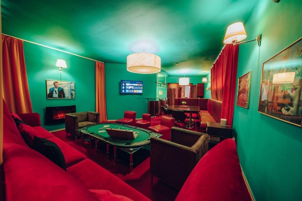 Private Casino Royal Lägenhet